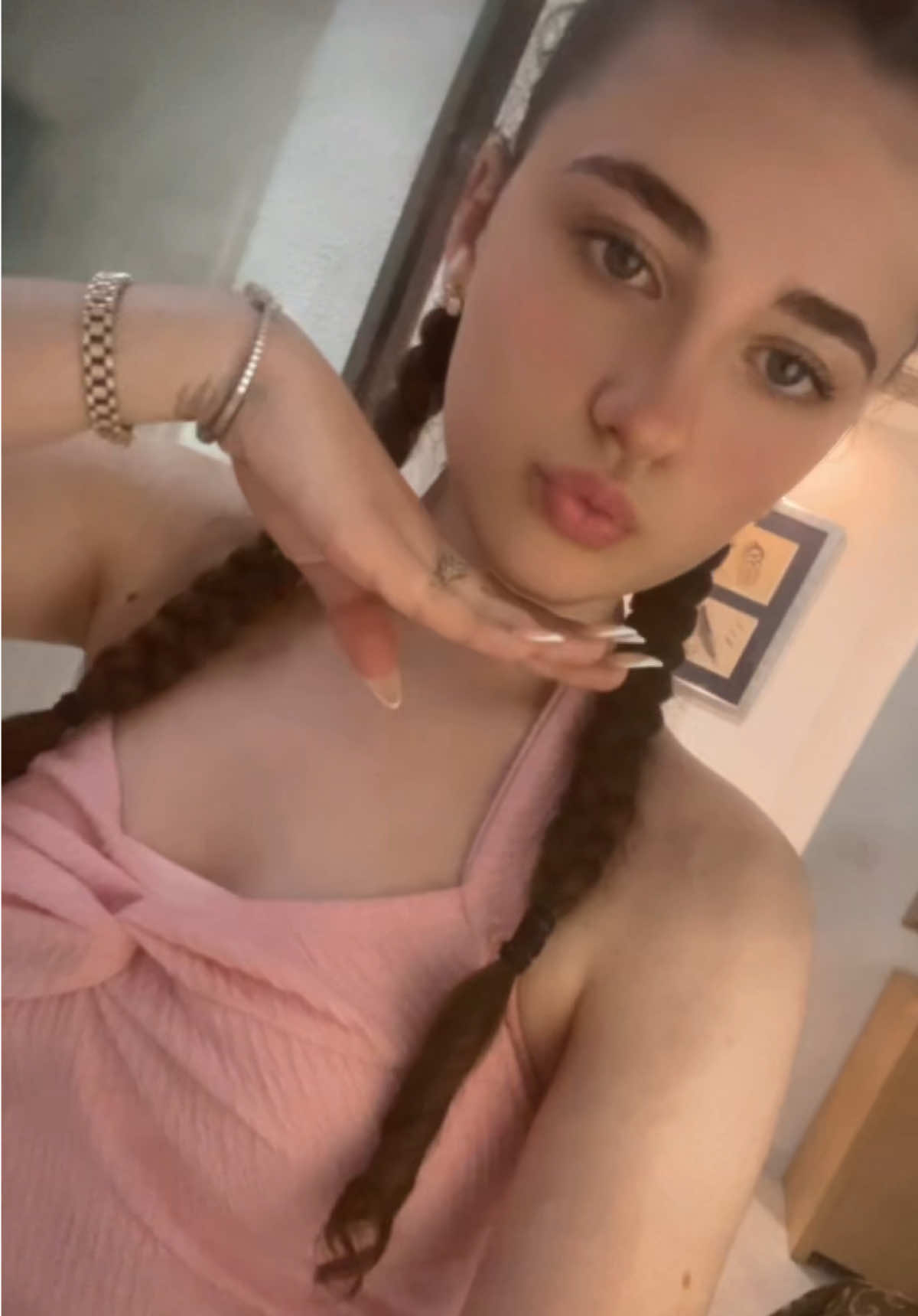 @Leona13