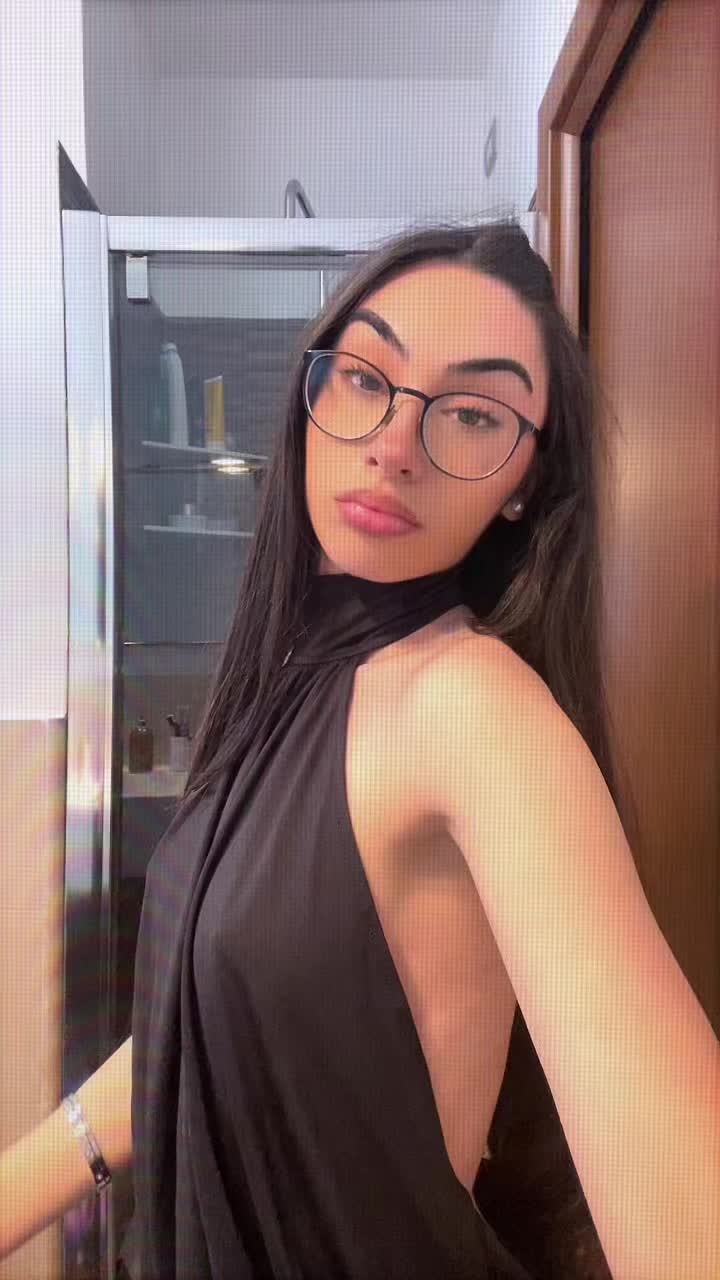 @𝟐𝟐