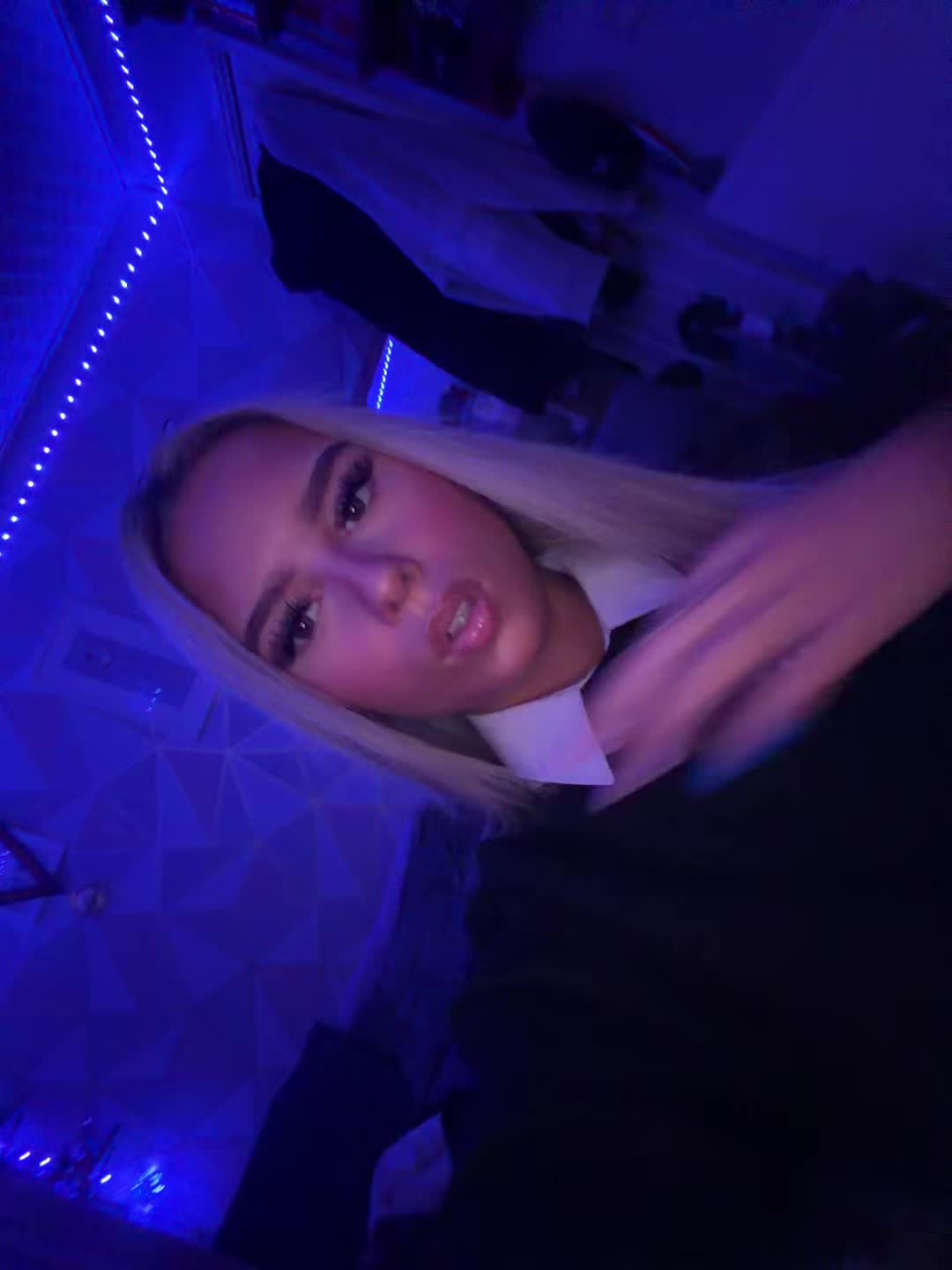 @𝐄𝐦𝐢𝐥𝐲 🤍