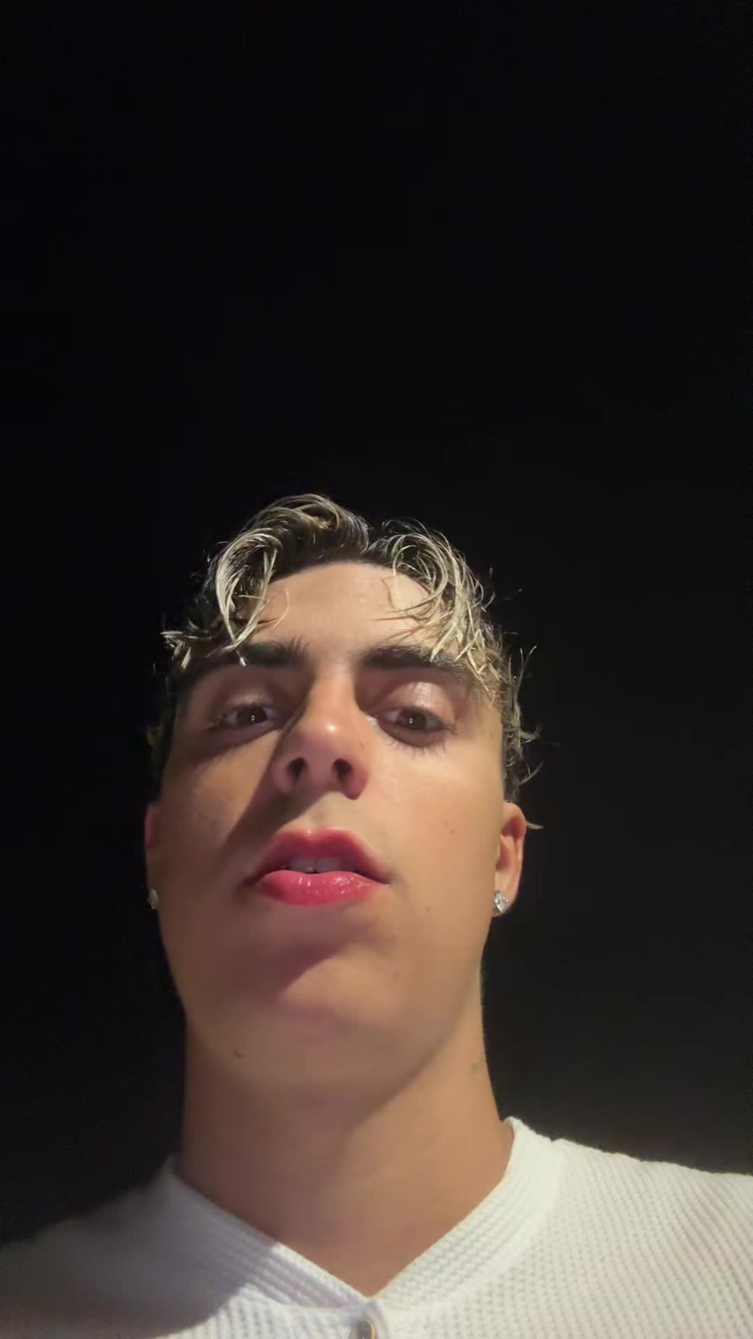 @Adrii🖤