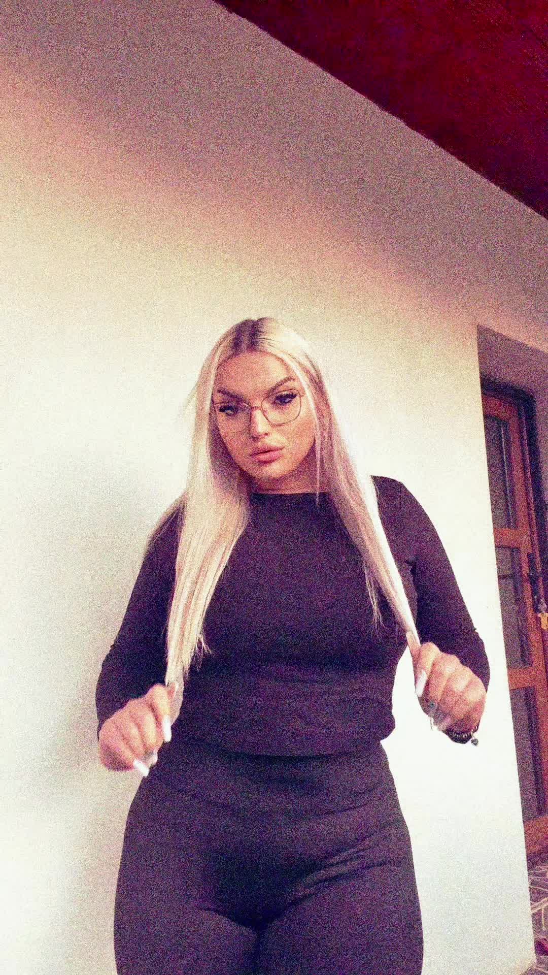@vaaalentina