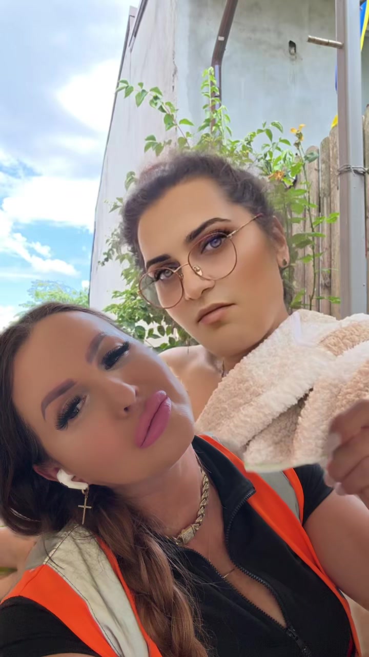 @Simona