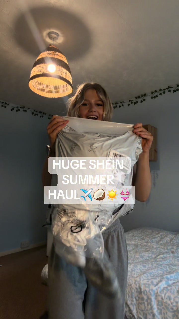 @elliearundell_