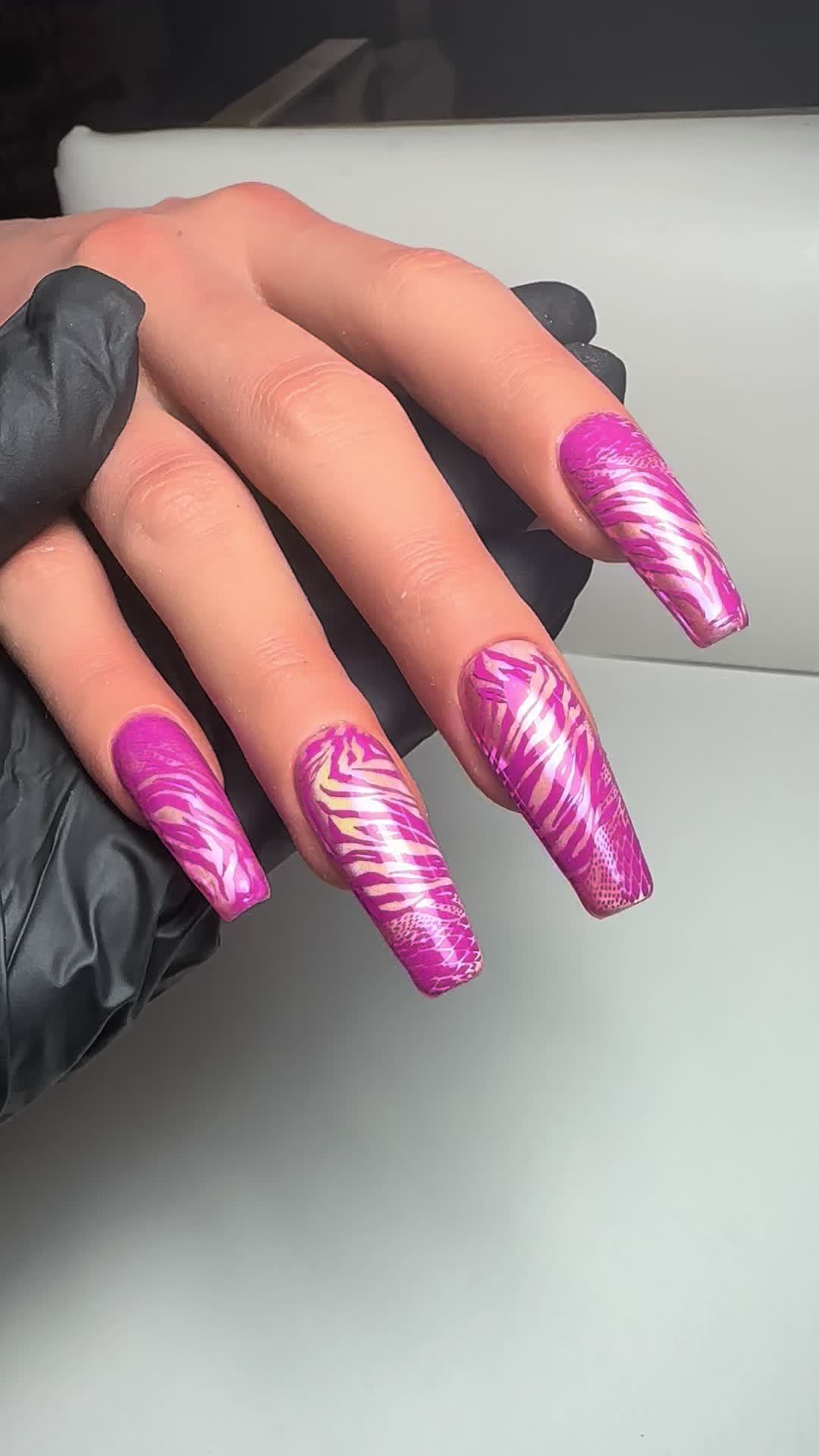@Skullpture_Nails