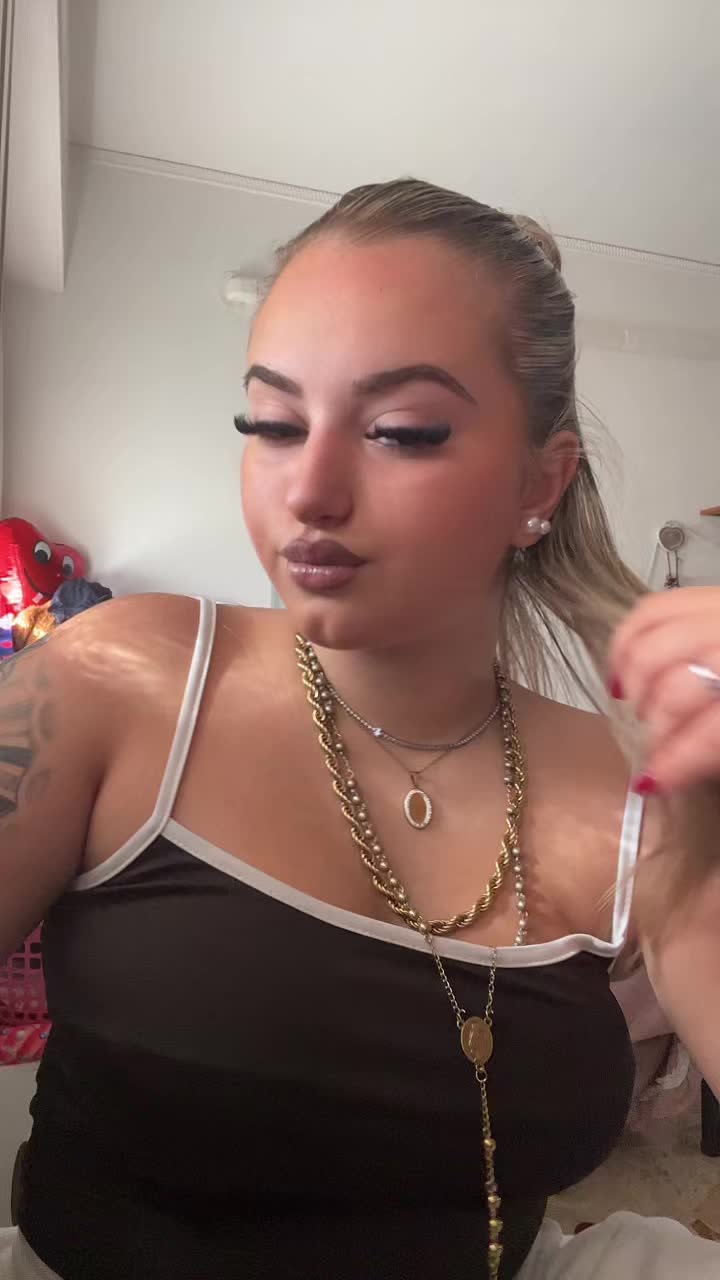 @A N G I👸🏼