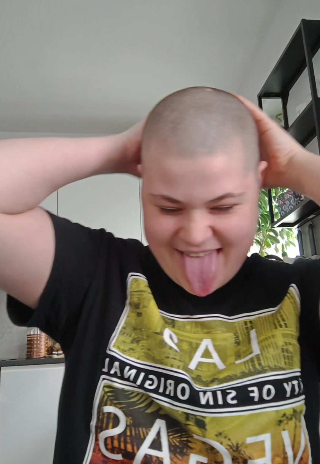 @ilikelickingeyeballs👅👅👅
