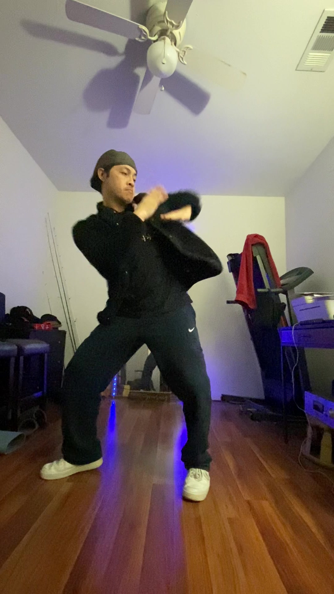 @isaacsaesee