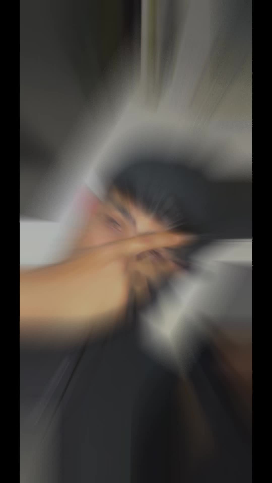@•