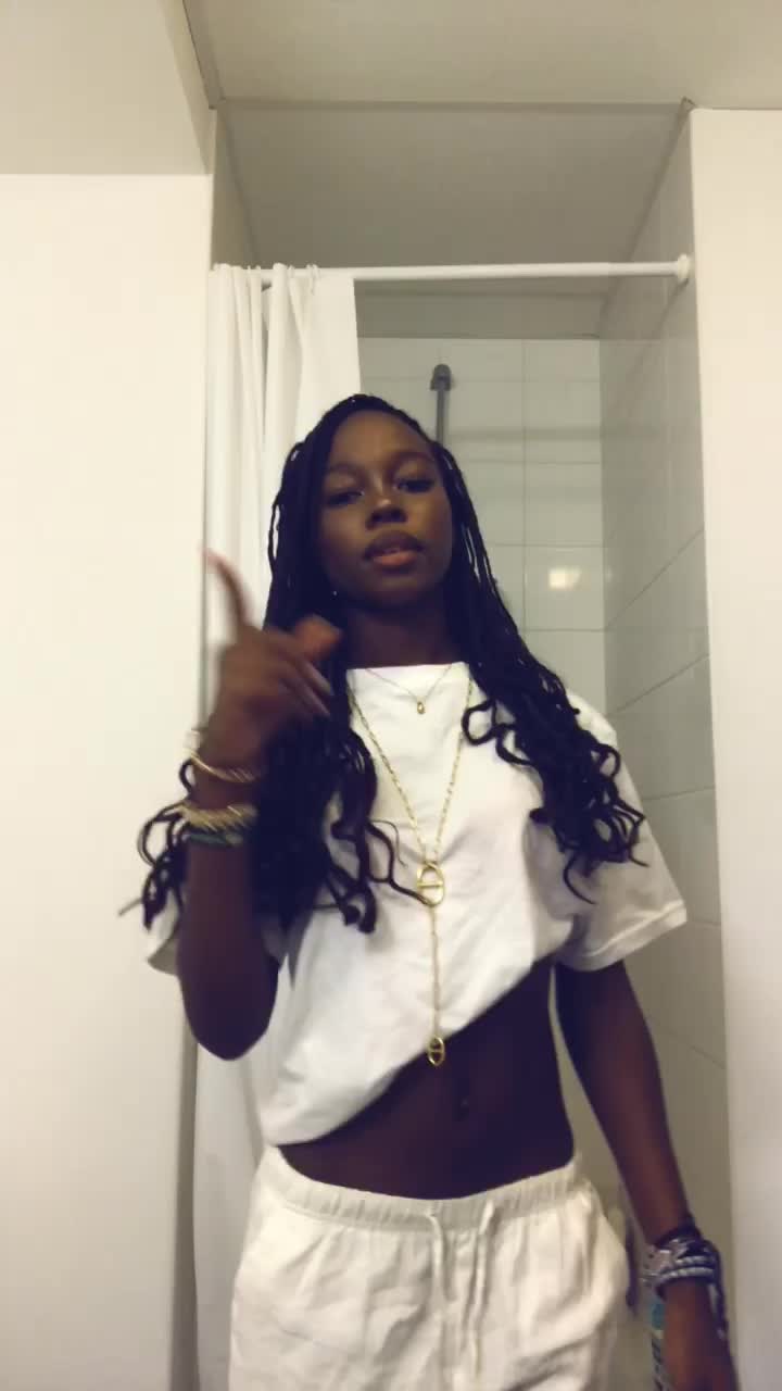 @𝓡𝓮𝓰𝓲𝓷𝓪🍋&zwj;🟩