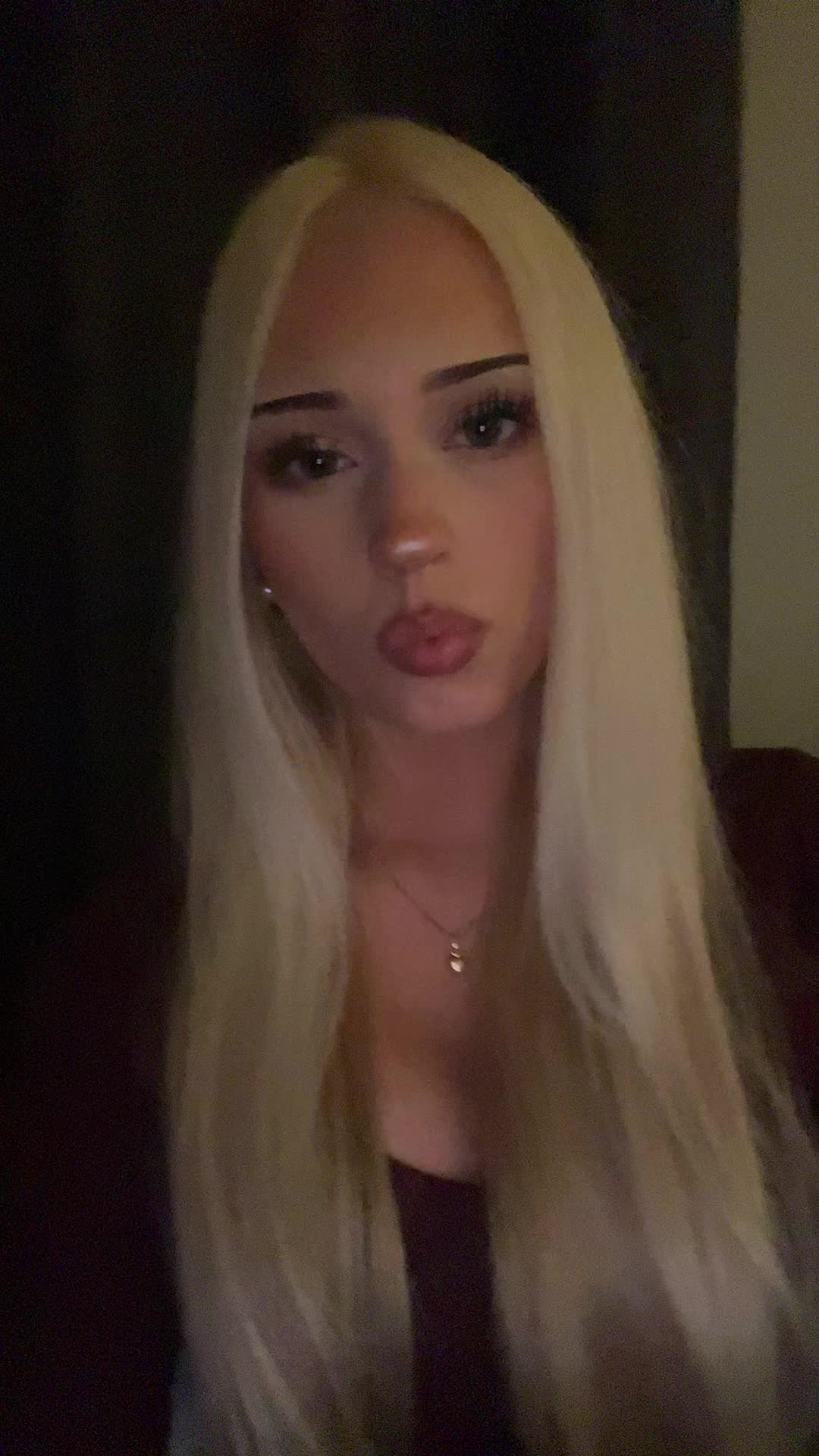 @⃟