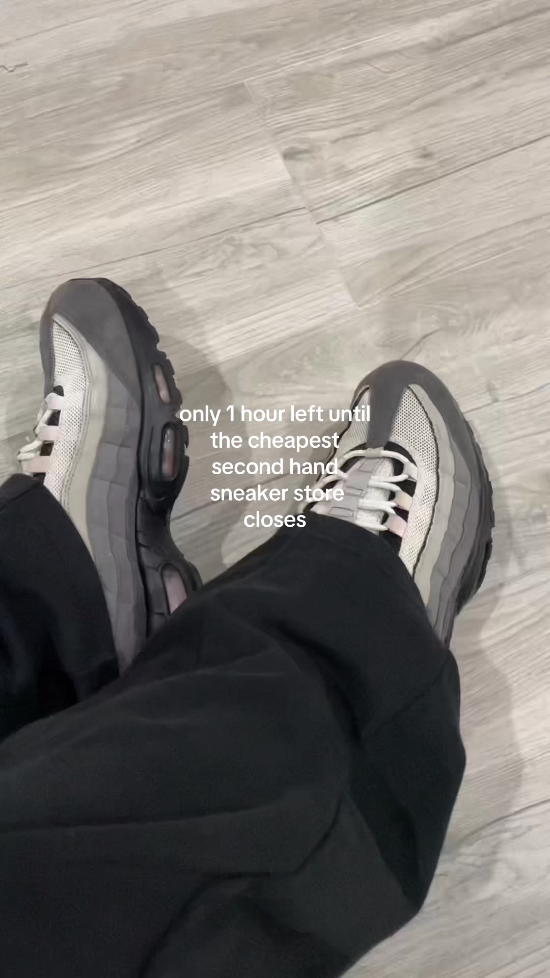 @atom👟