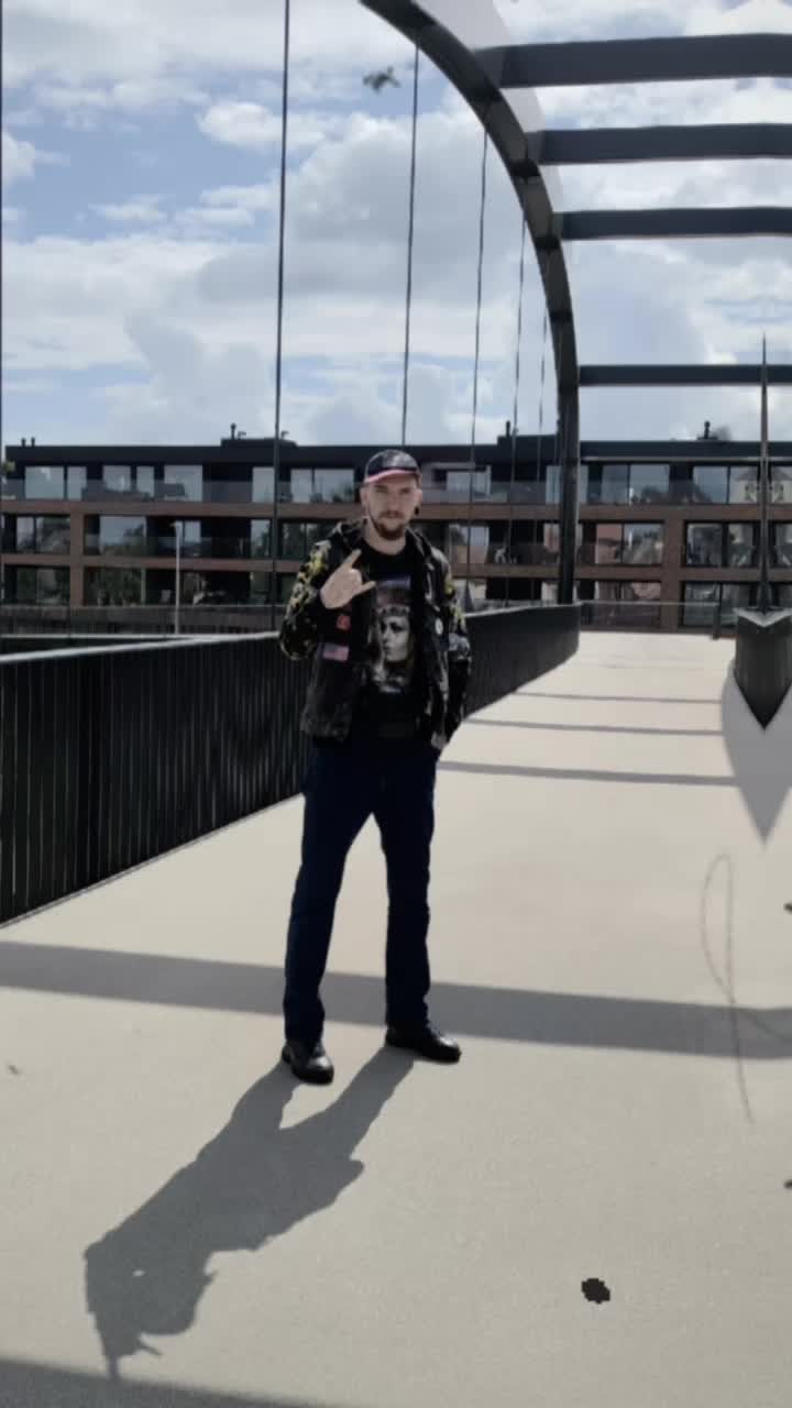 @JulianJS🐺
