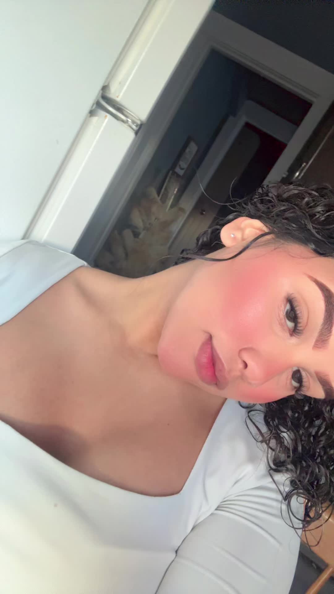@️
