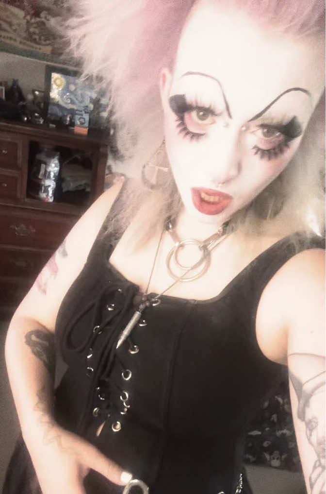 @dollygoth666