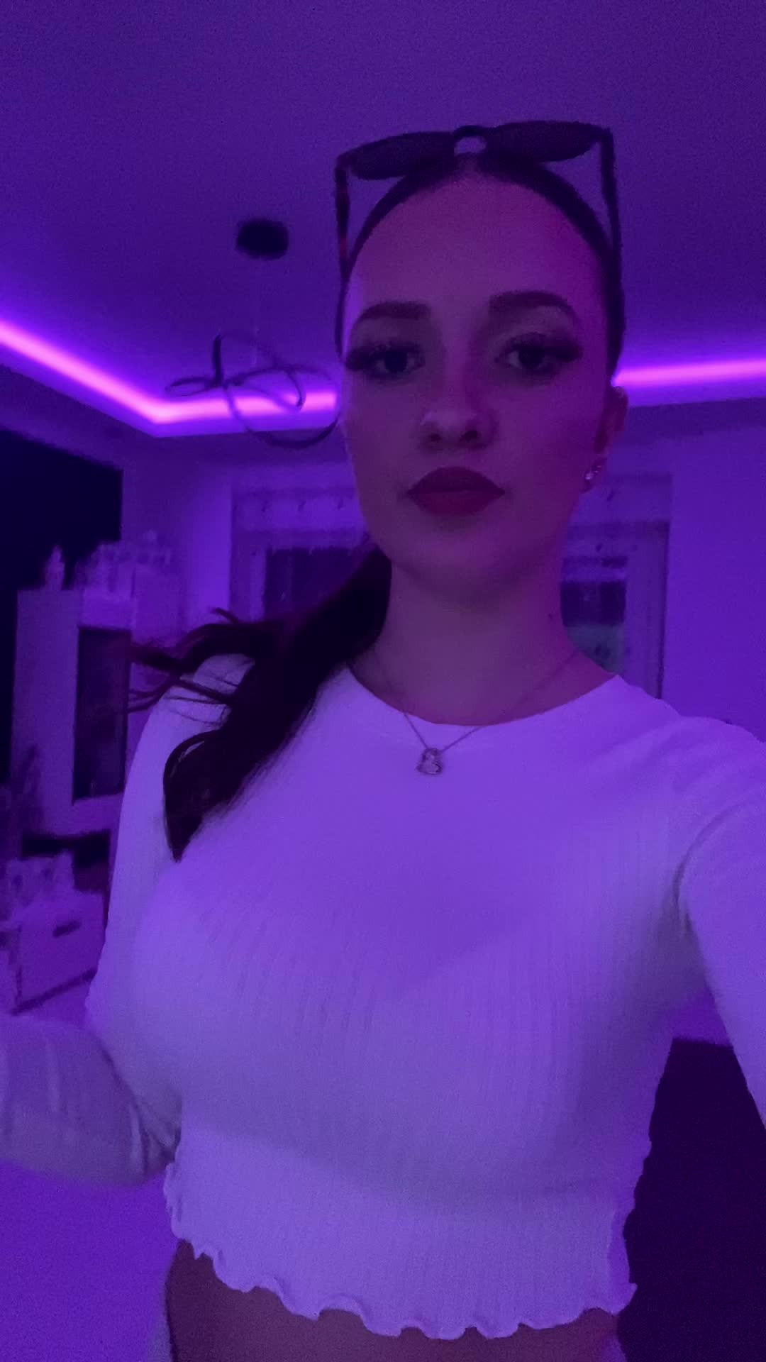 @laura