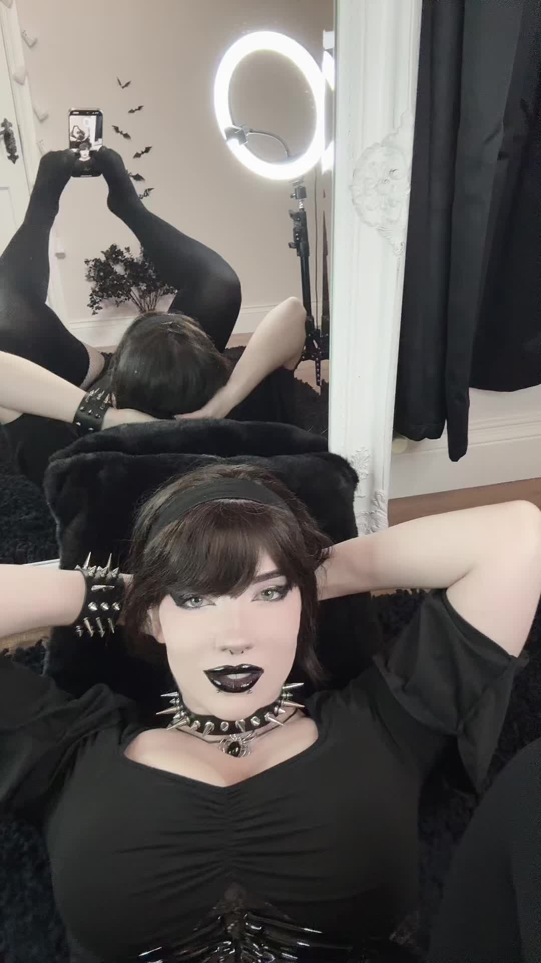 @Cutiegothxo