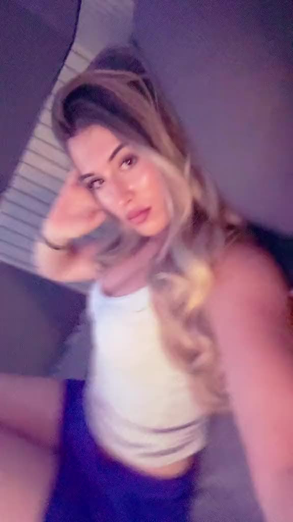 @claaudiahoyos