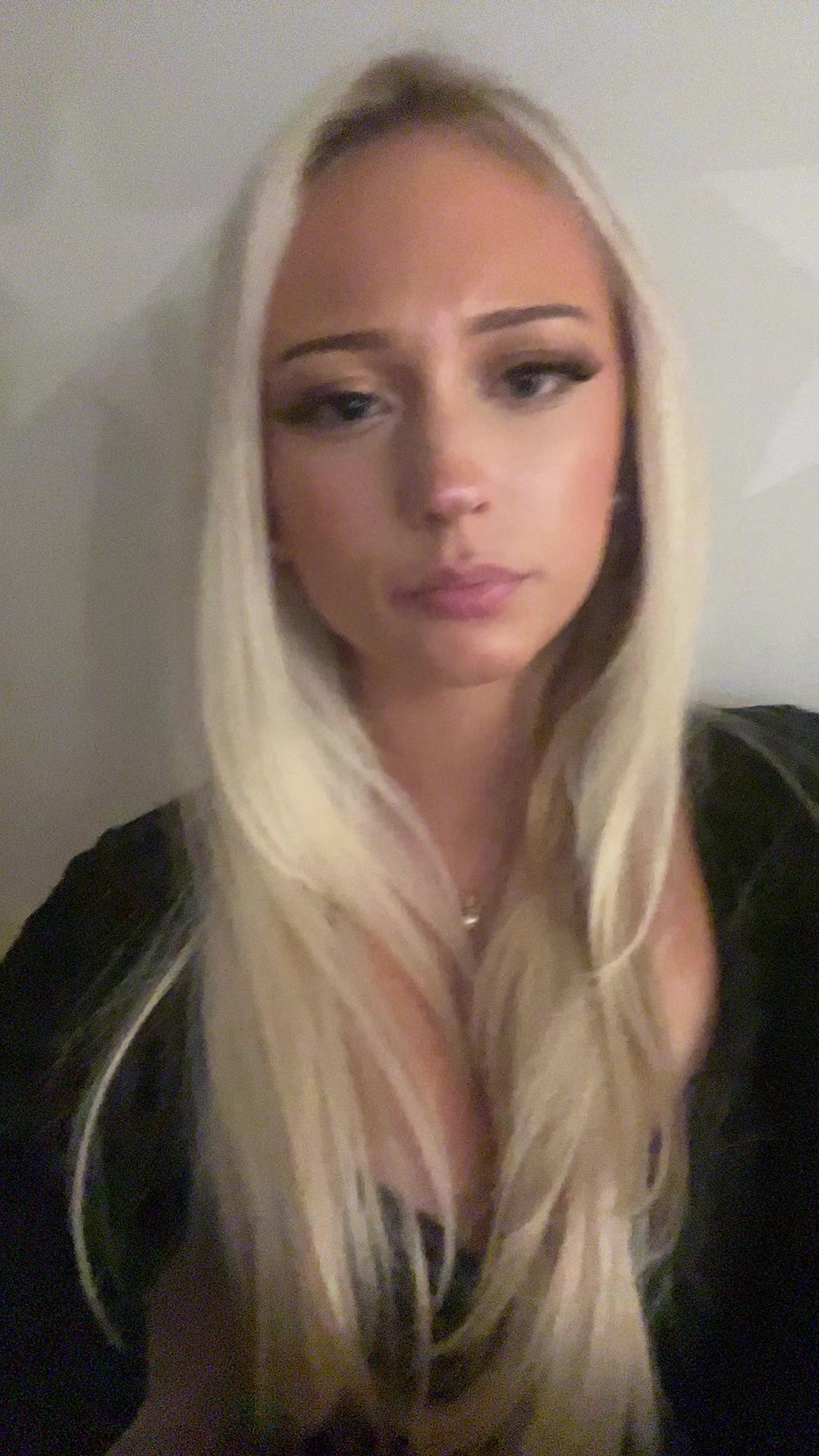 @⃟