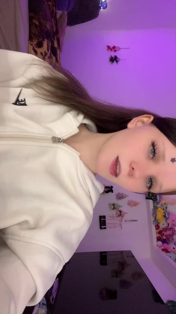 @_emily_hnr
