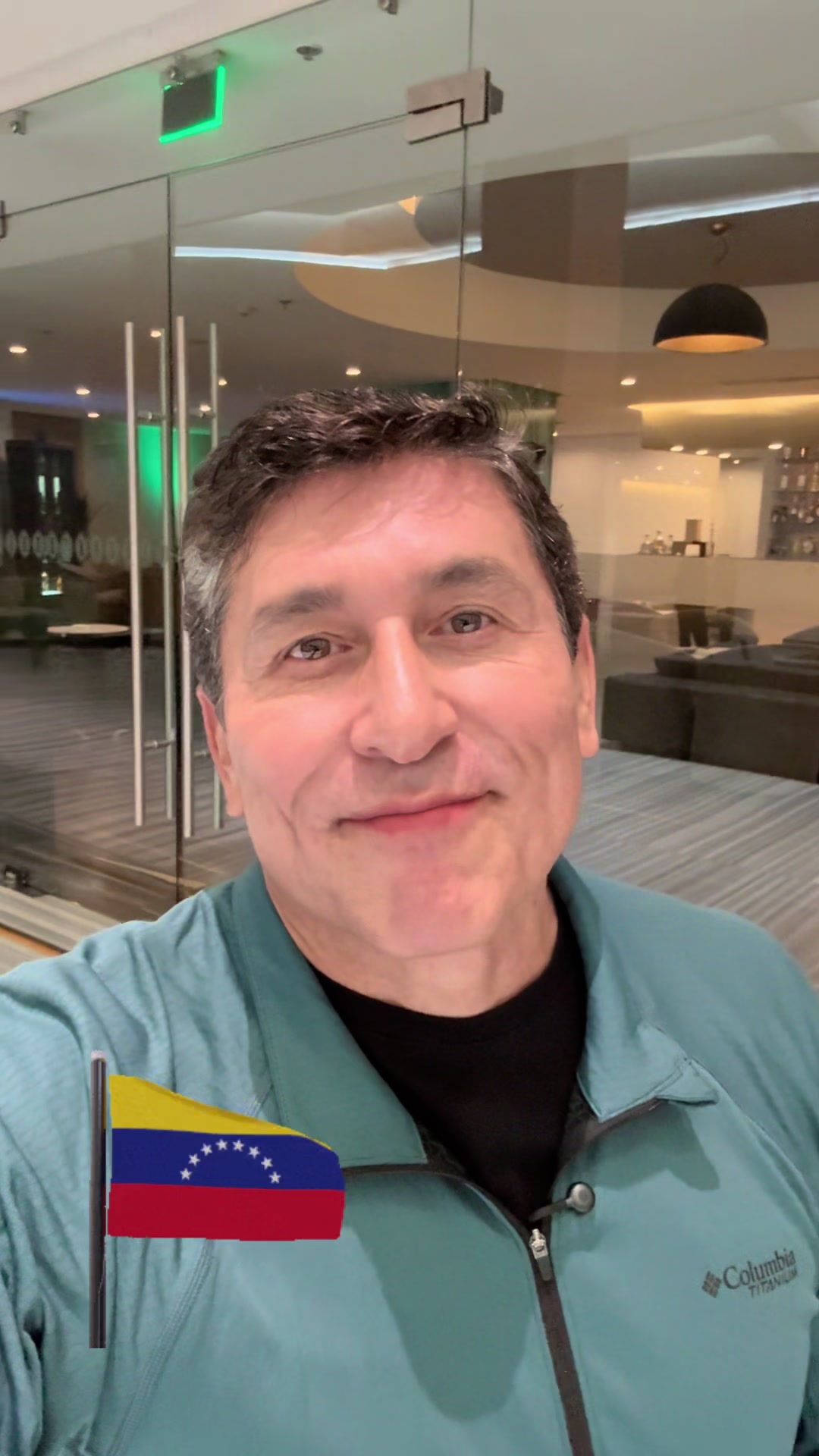 @César Lozano