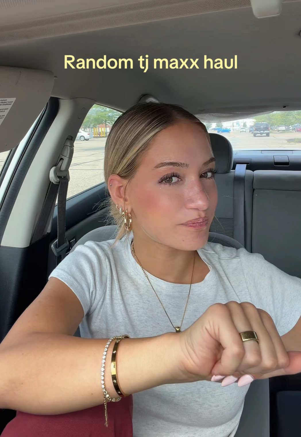 @caitlynnavery