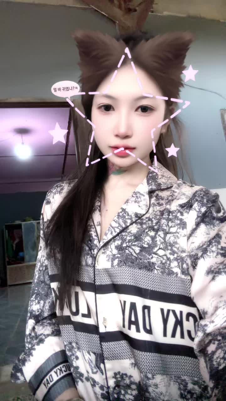 @小英[?] 14.7K🇱🇦🇹🇼 🤍