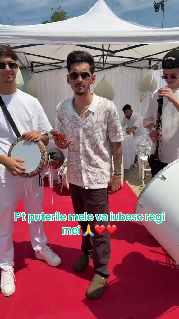 @Alexandra Nikolas Ianis