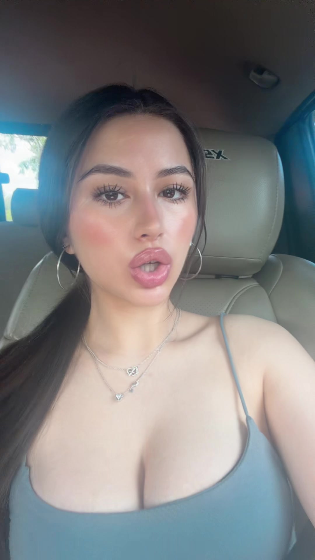 @isabella