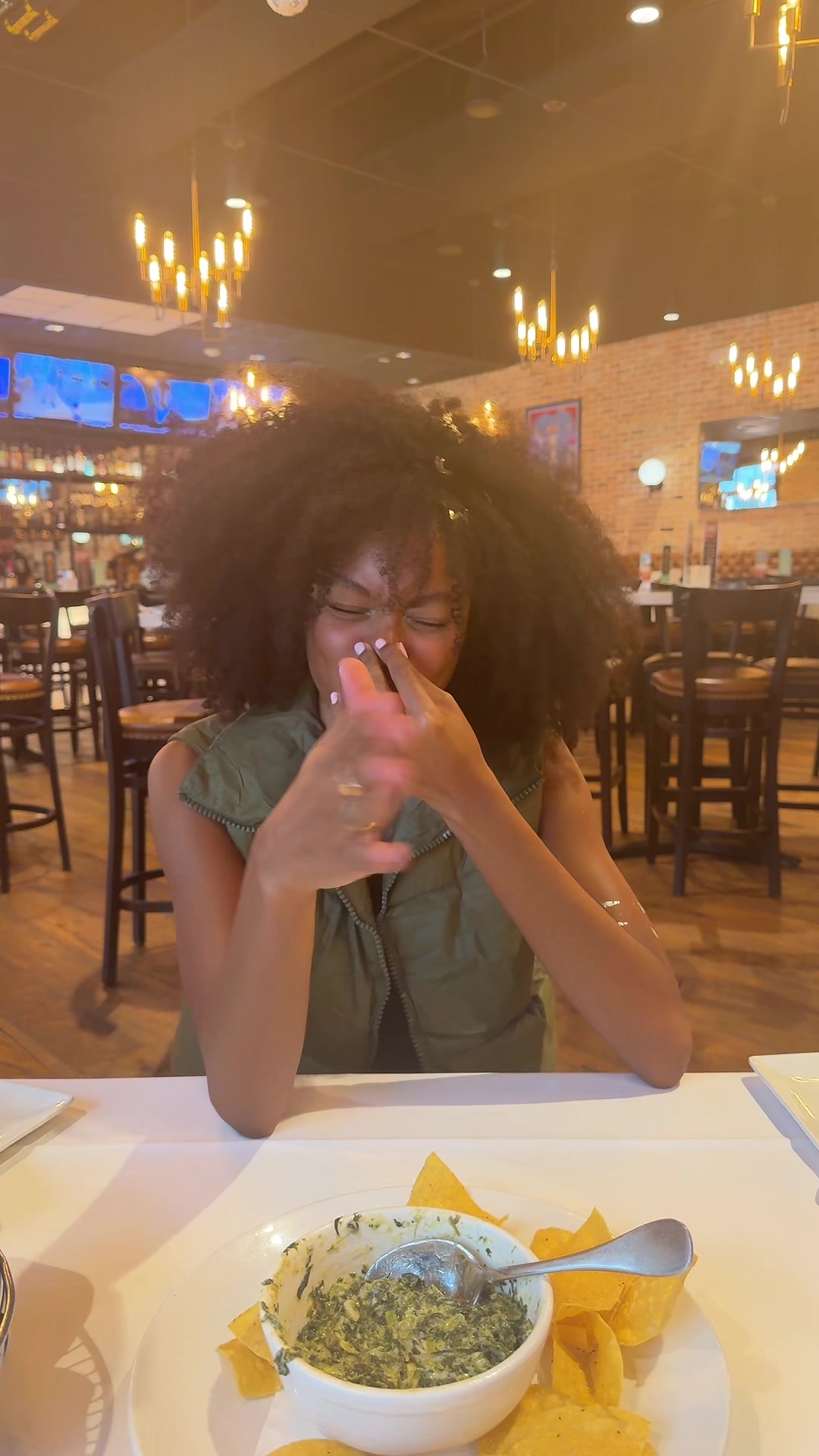 @moenimee