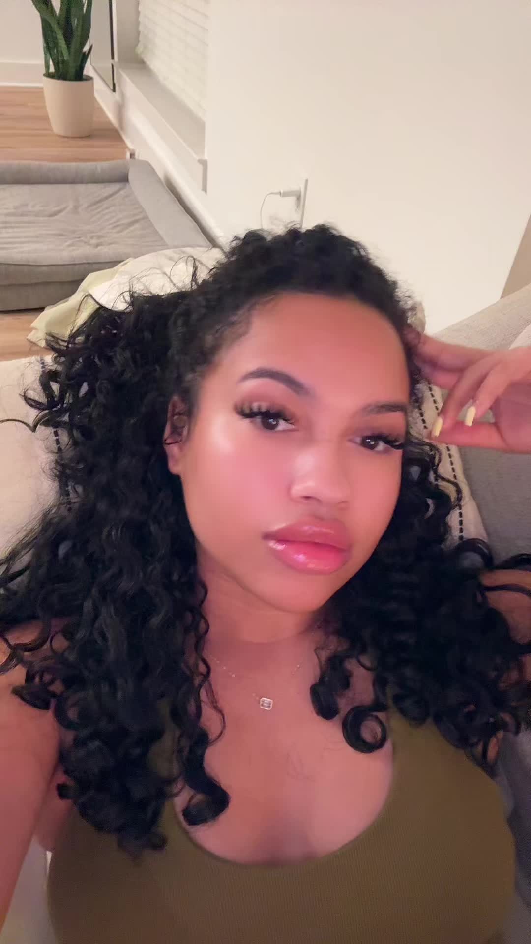 @Bella
