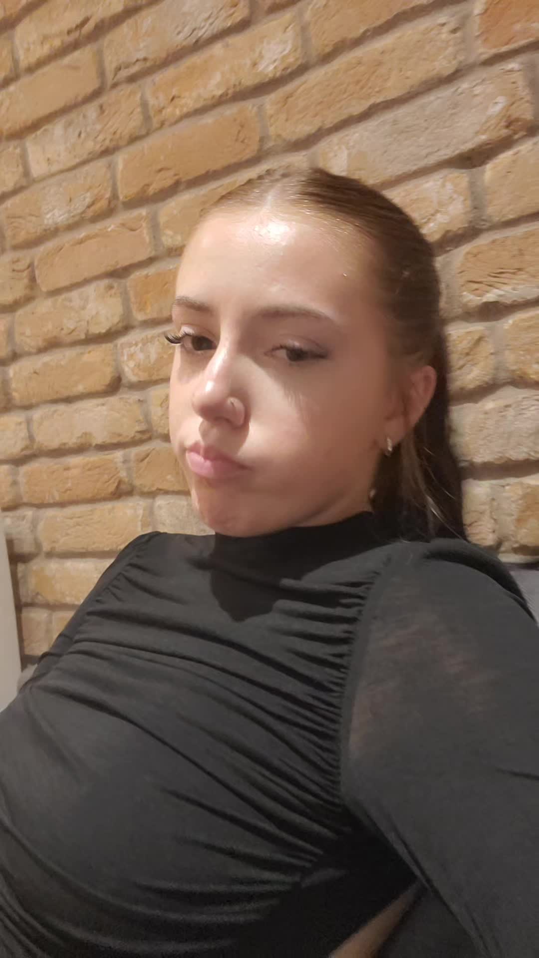 @Mellymay18