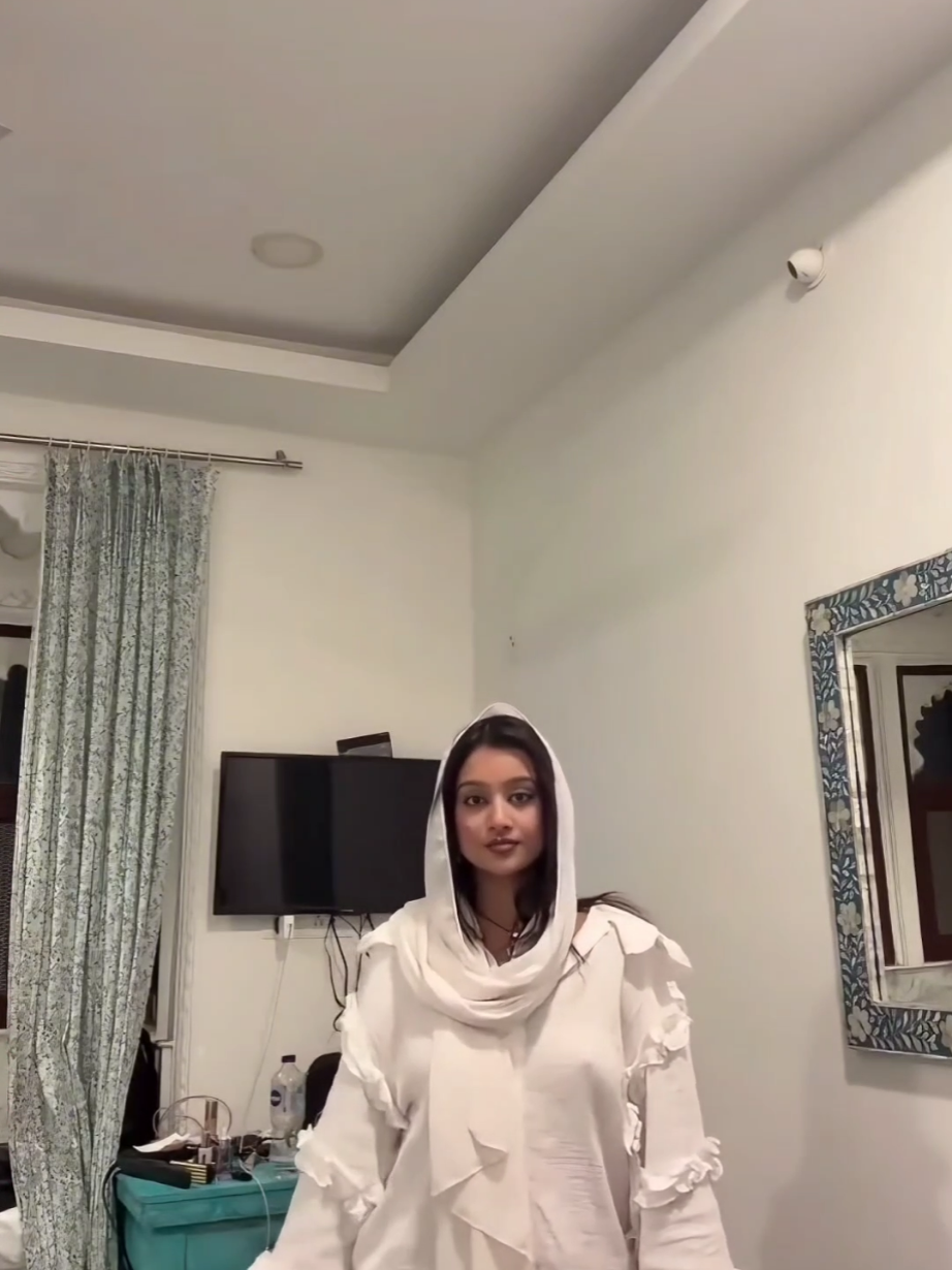 @Hina Khan