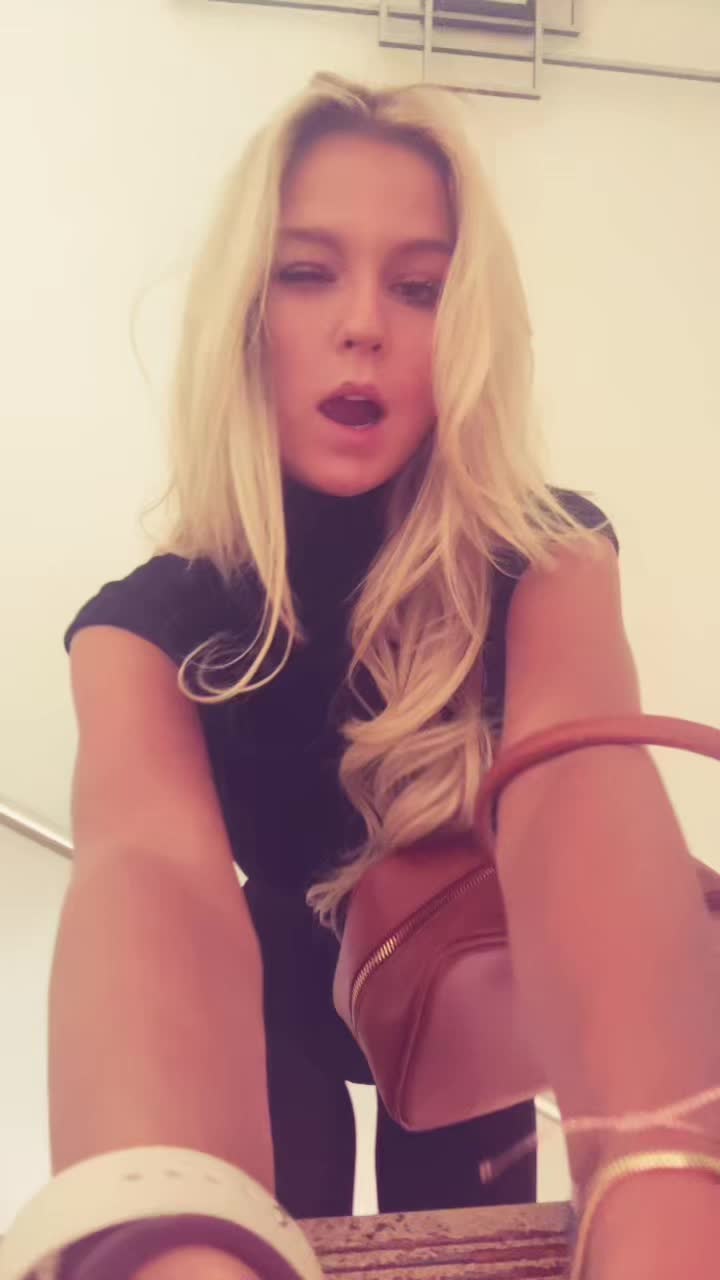 @Laura🪸