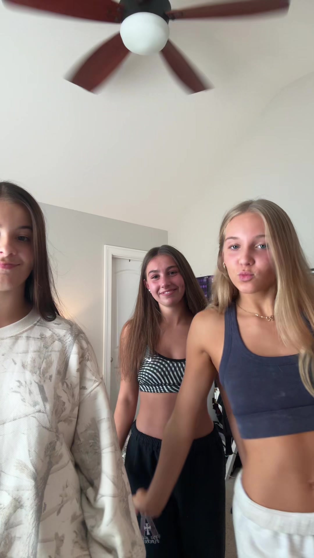 @liasansbury