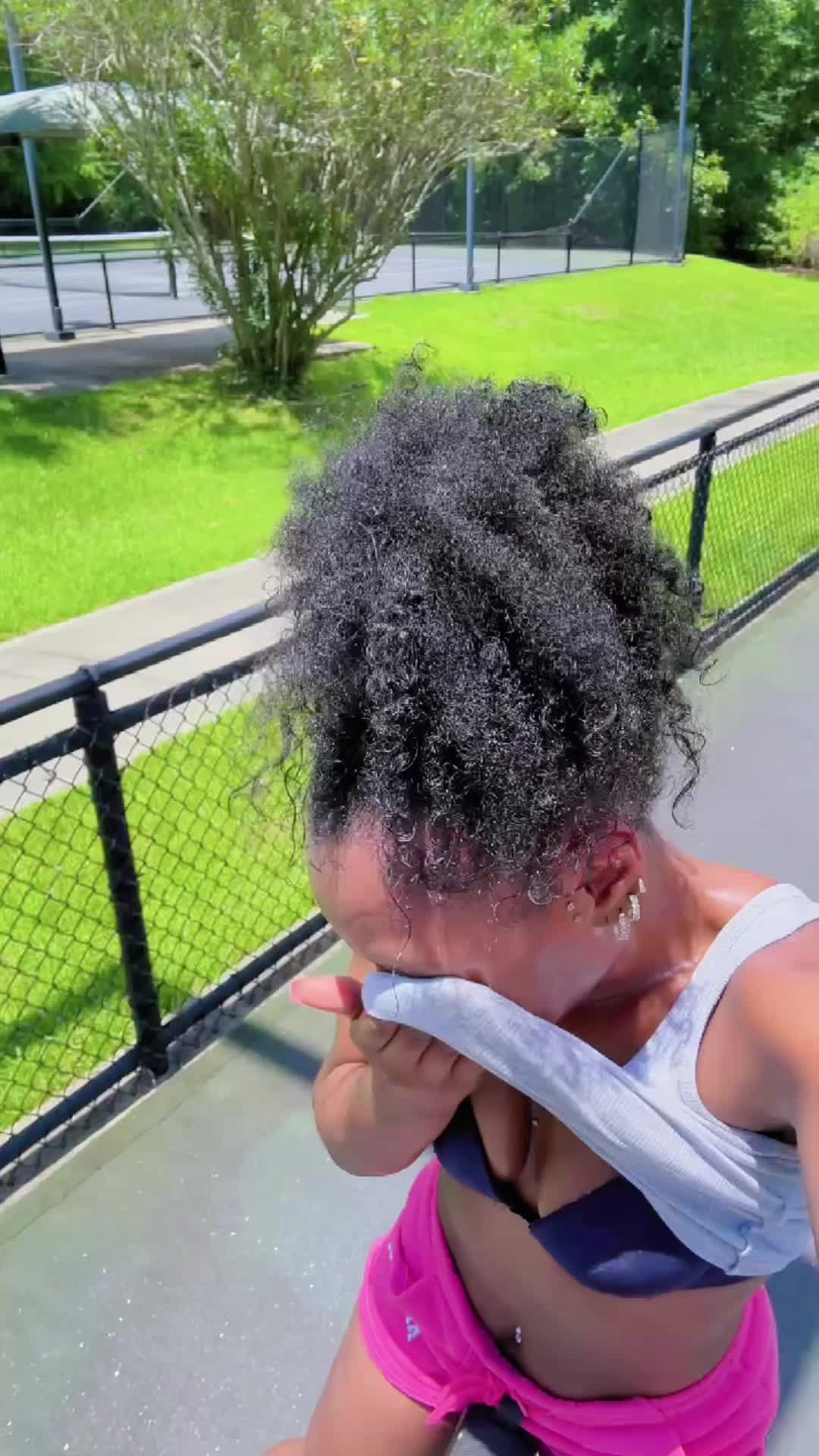 @PrettyWithaScar
