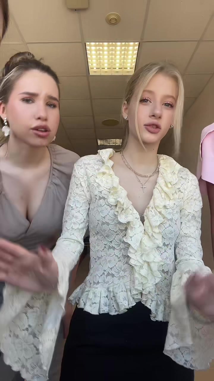 @полина зая