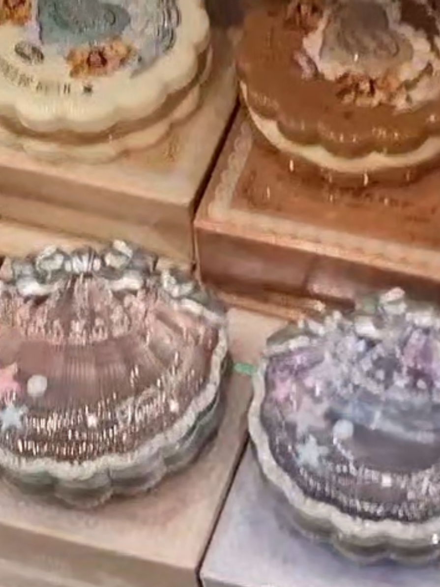 @LorebyLiza