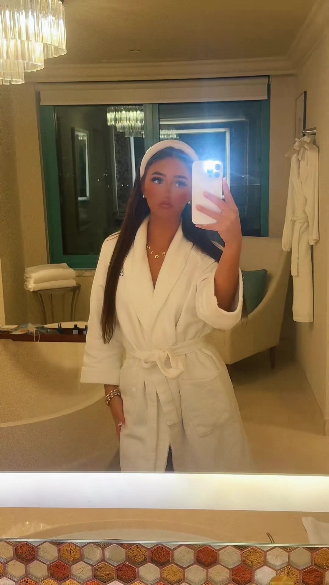 @LolaMaieRoberts