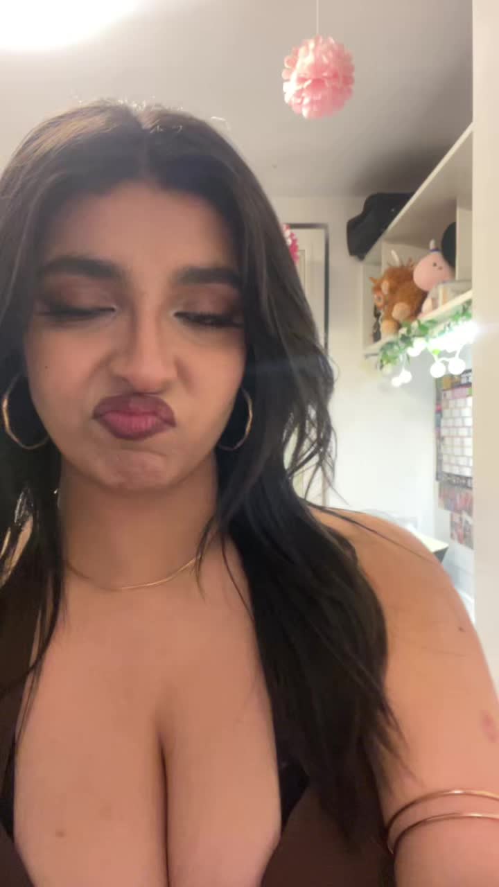 @Janvi 🪸
