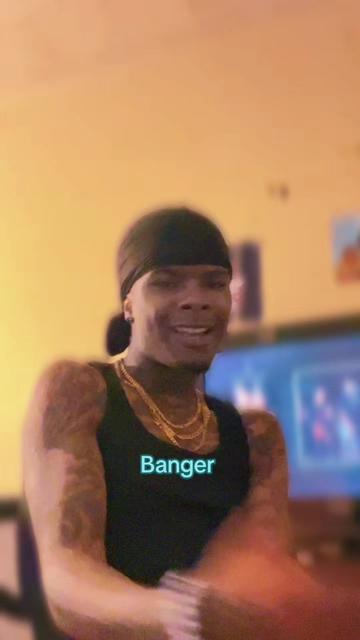 @DEE🖤🐐