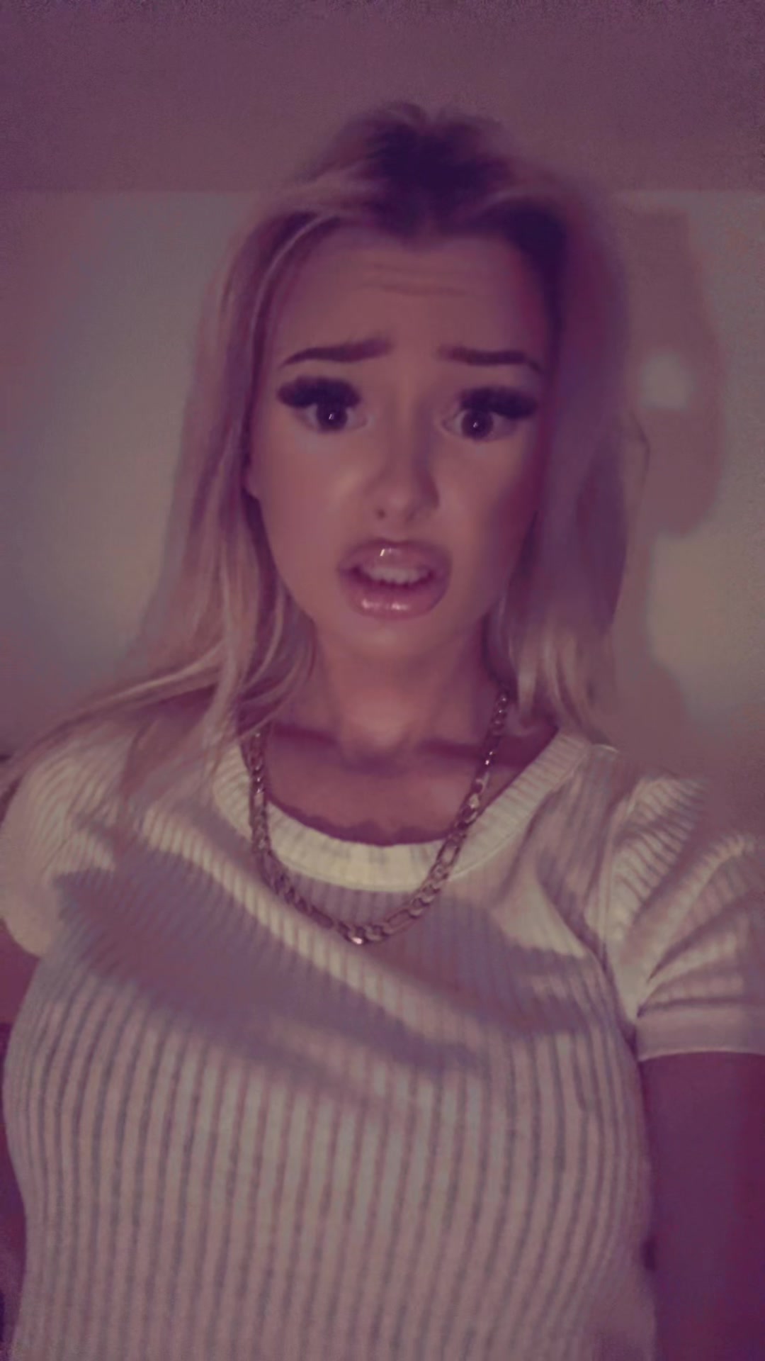 @Elliequigley