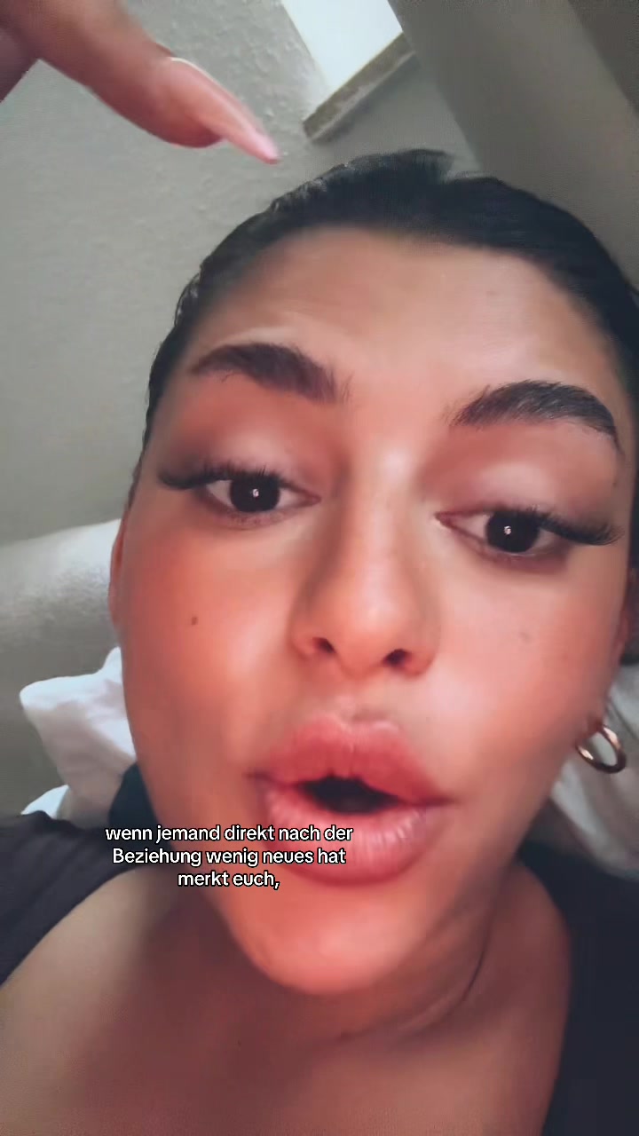 @MiraBks