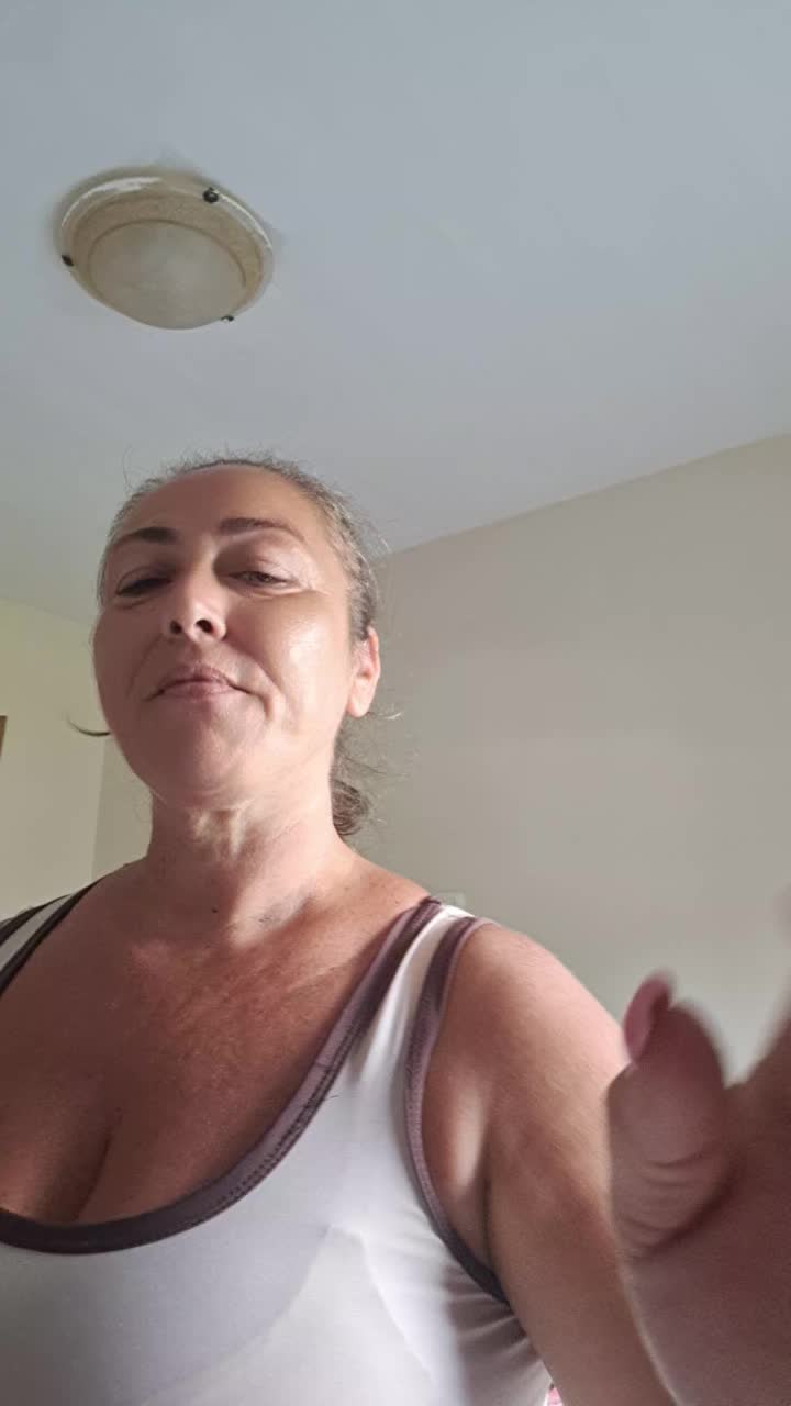 @Flora Guarino433