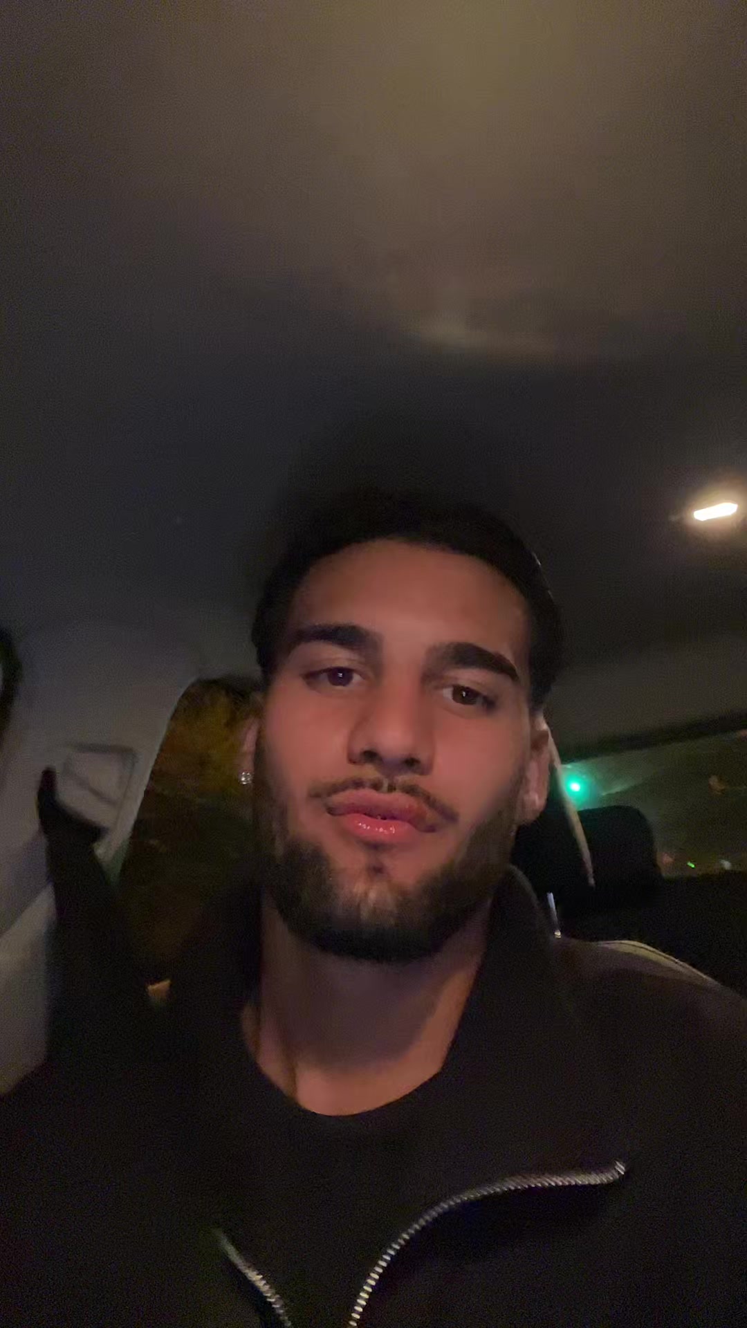 @Tary Béni