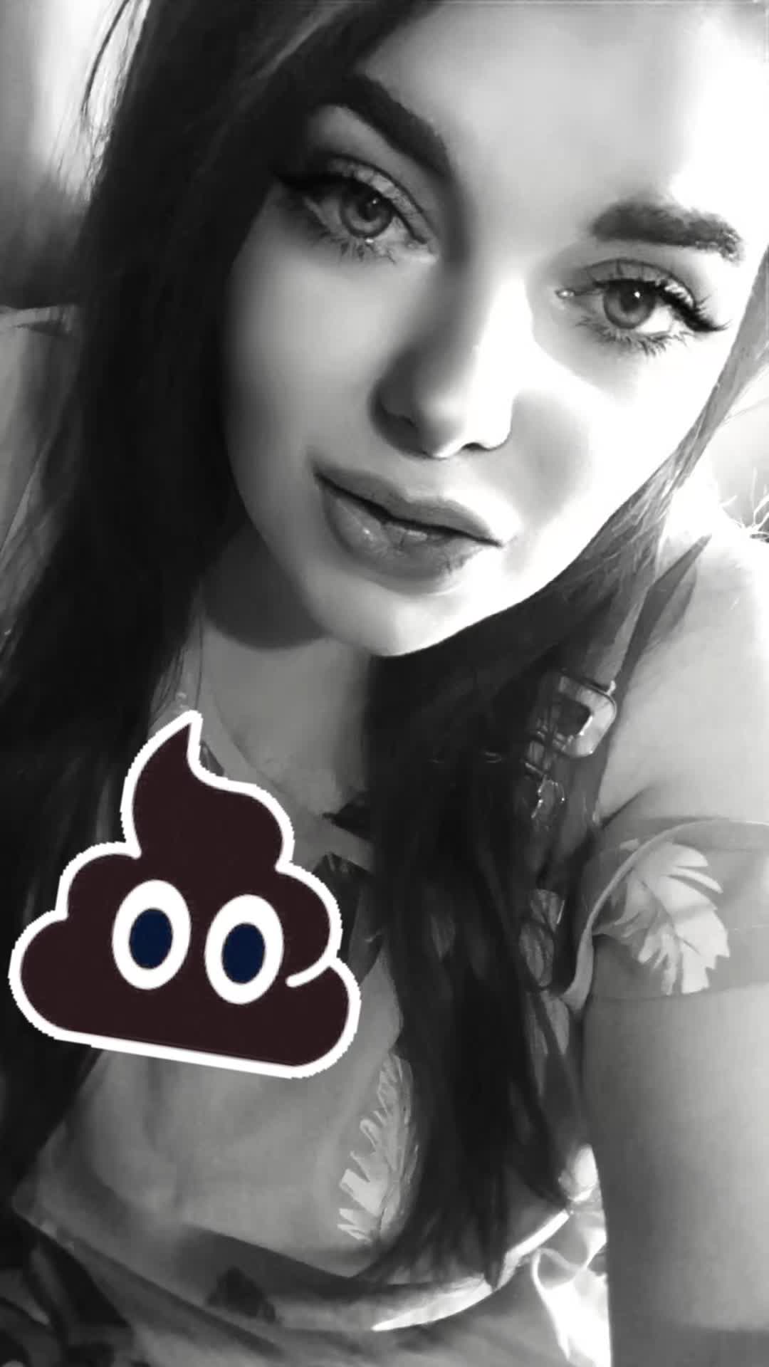 @🍒𝒮𝒽𝒶𝓃𝒶 ~𝓁o𝓊𝒾𝓈𝑒🍒
