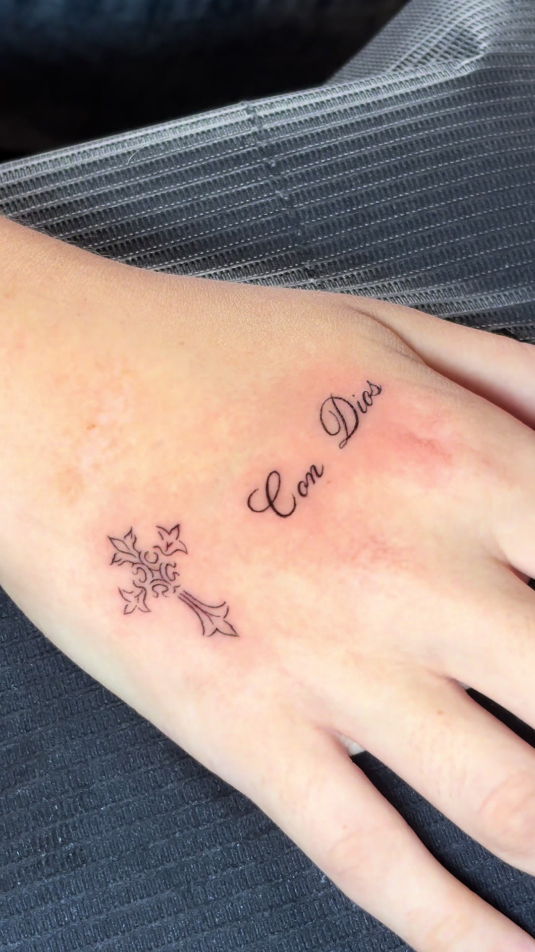 @fineline tattoo artist ❦