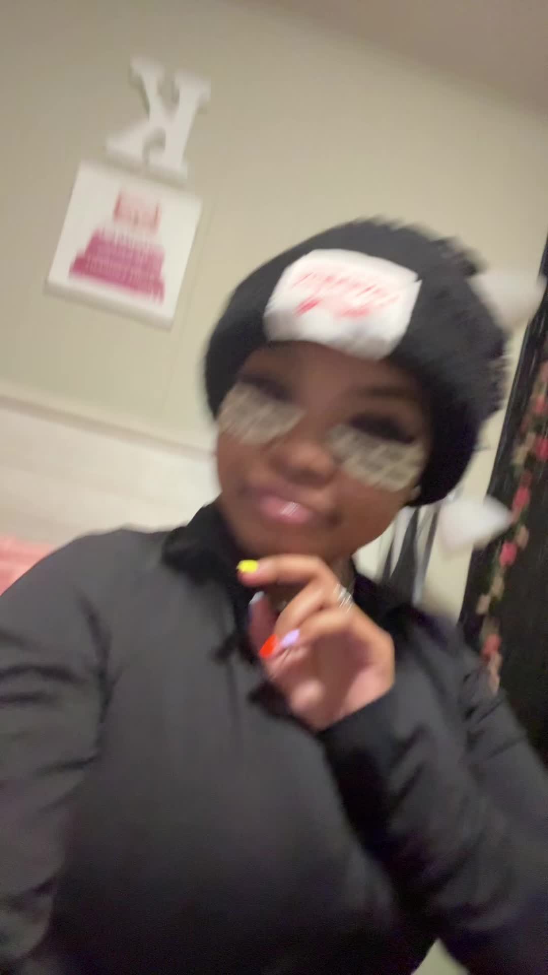 @knicolethed0ll
