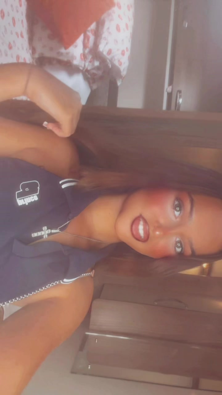 @ℬℯ𝓁𝓁𝒶 𝓂𝒸𝒾𝓃ℯ𝓇𝓃ℯ𝓎💕🍫