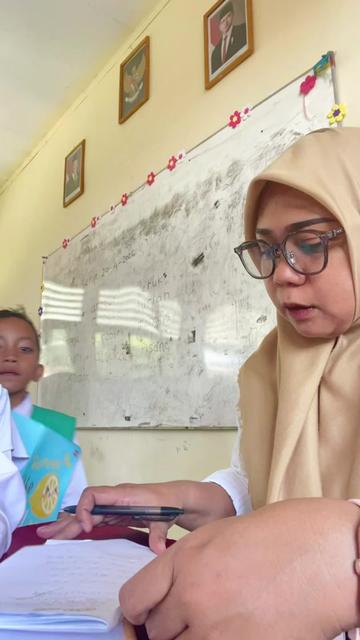 @thia_zakaria