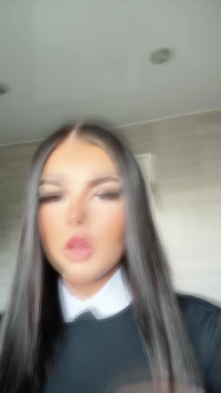 @Liv.priv